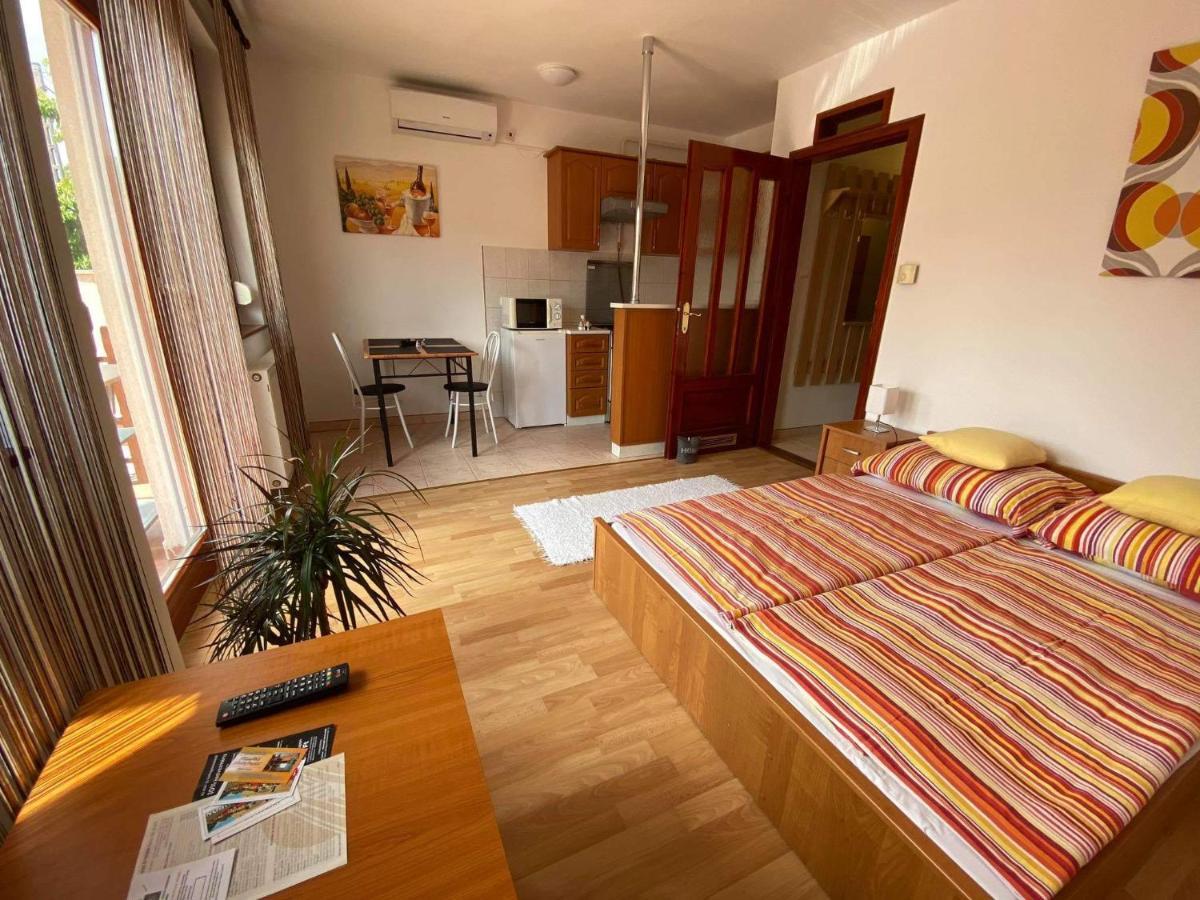 Hellasz Apartman Gyula Extérieur photo