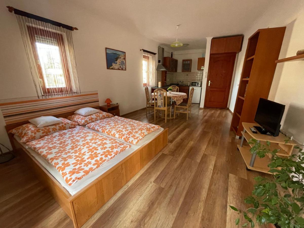 Hellasz Apartman Gyula Extérieur photo