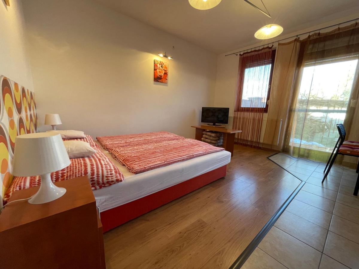 Hellasz Apartman Gyula Extérieur photo
