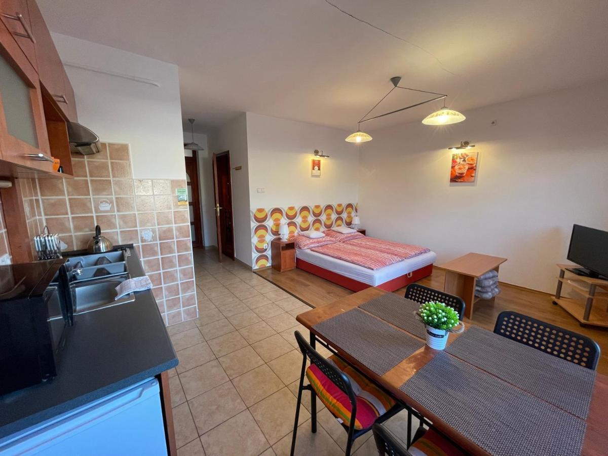 Hellasz Apartman Gyula Extérieur photo