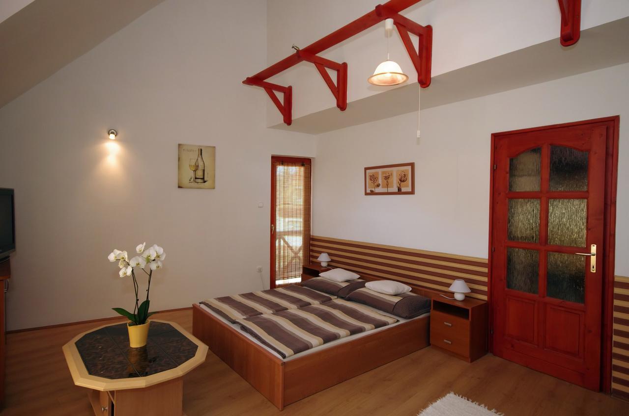 Hellasz Apartman Gyula Chambre photo