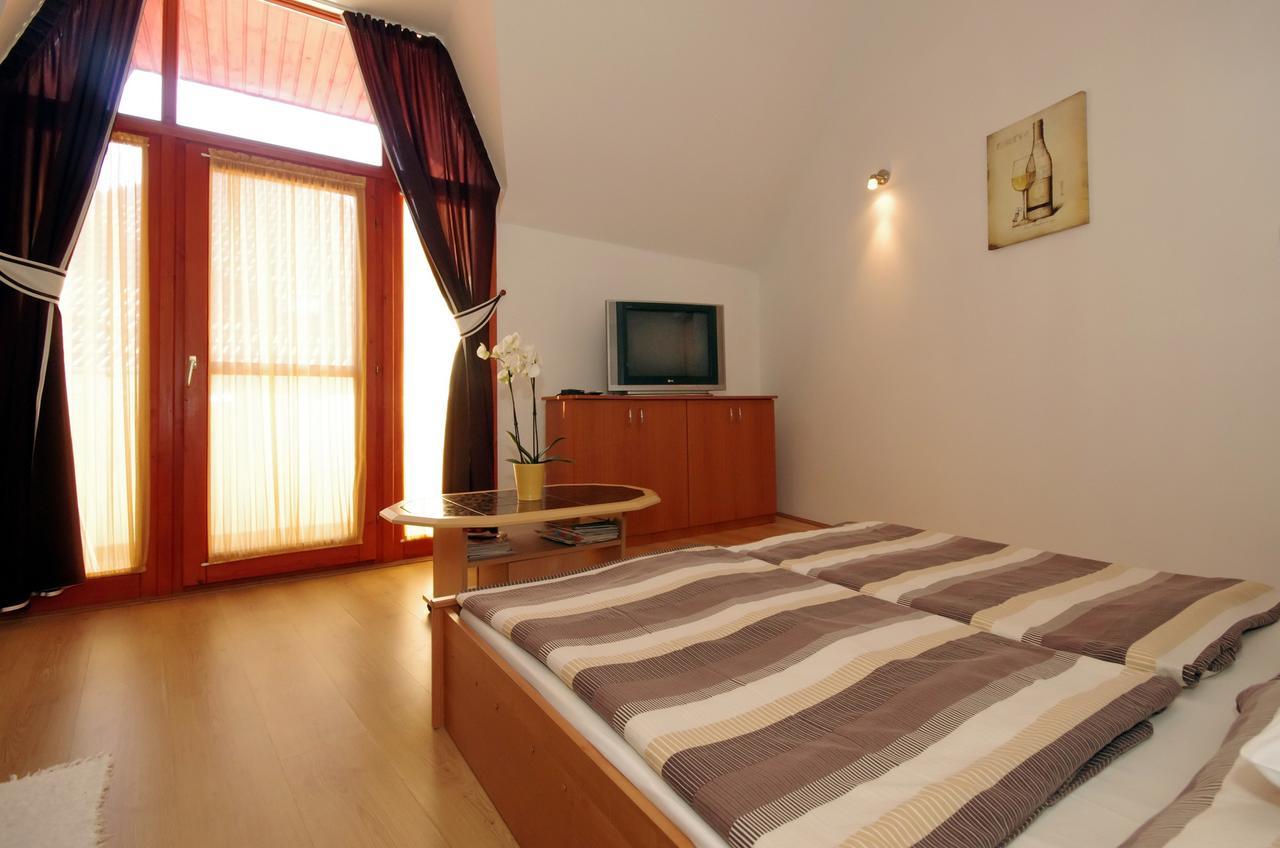 Hellasz Apartman Gyula Extérieur photo